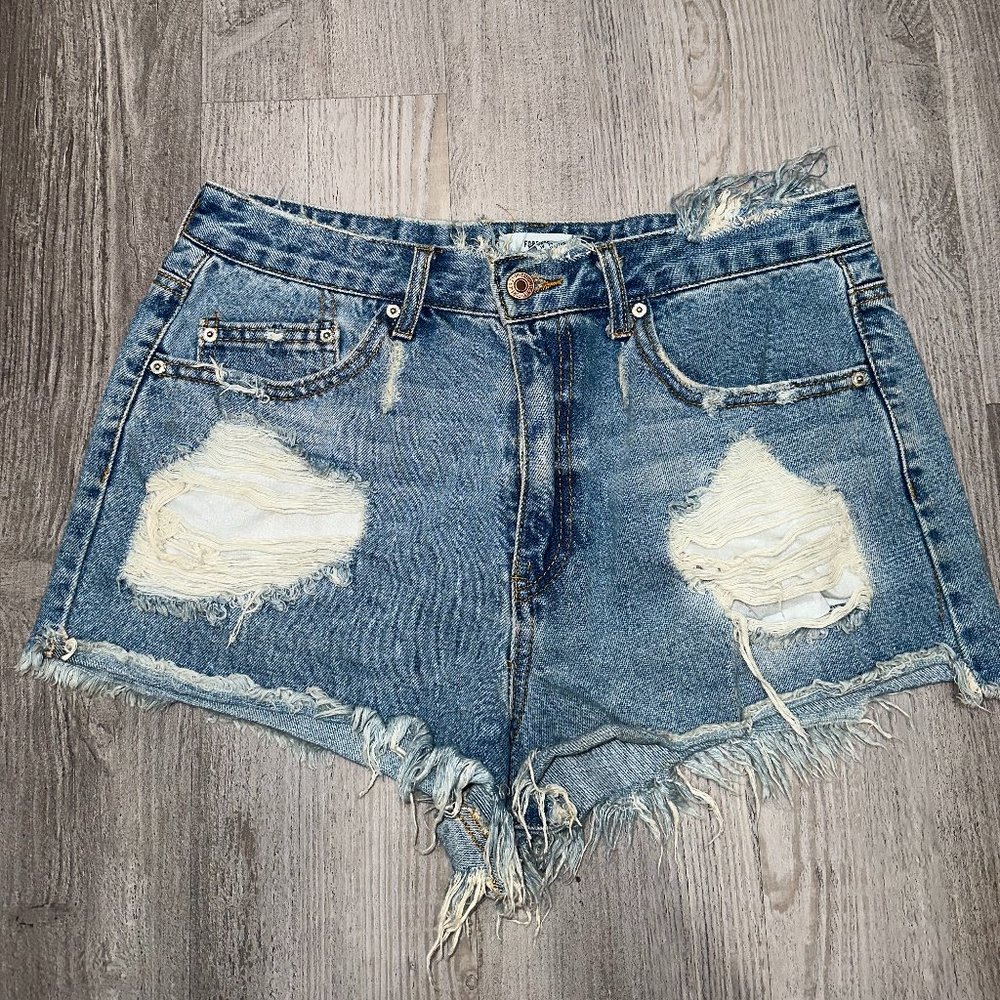 Distressed/Light Denim Short